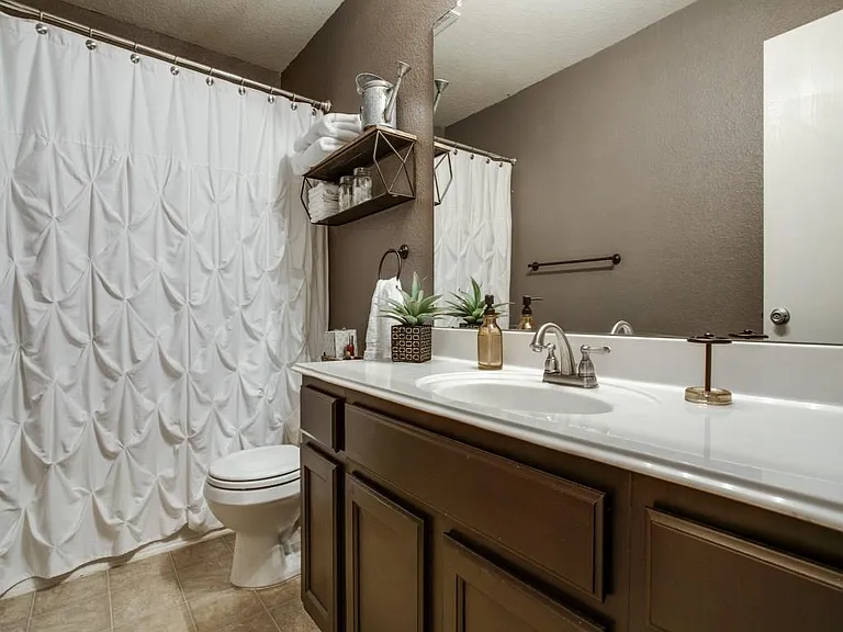 1701 Heron Dr — Photo 5