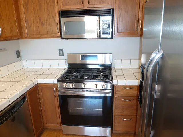 3 bed, 1116 sqft, $2,550 — Photo 3