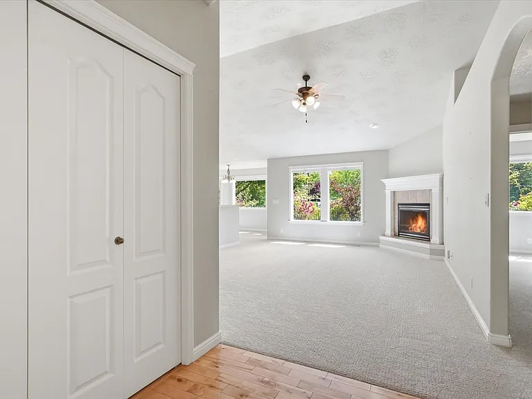 782 S Hydra Ave — Photo 6