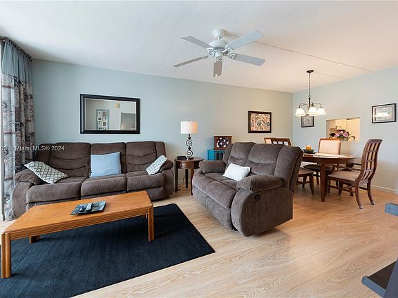 2nd image of 2841 Somerset Dr APT 300