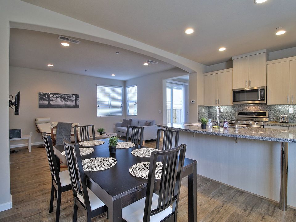 1st image of 636 Montage Cir
