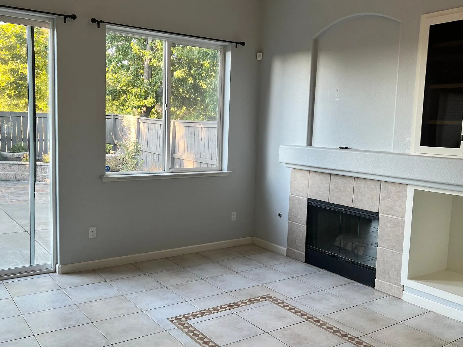 5 bed, 2137 sqft, $3,200 — Photo 4