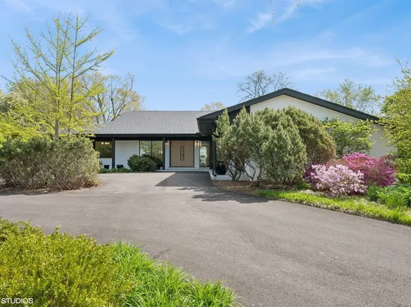 3456 Whirlaway Dr, Northbrook, IL 60062