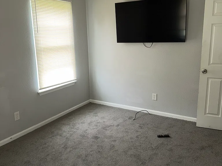 2825 Holiday Point Dr — Photo 29