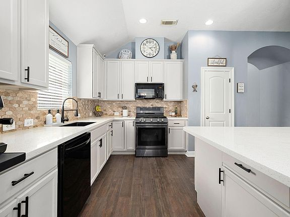 4th image of 19127 Field Cottage Ln