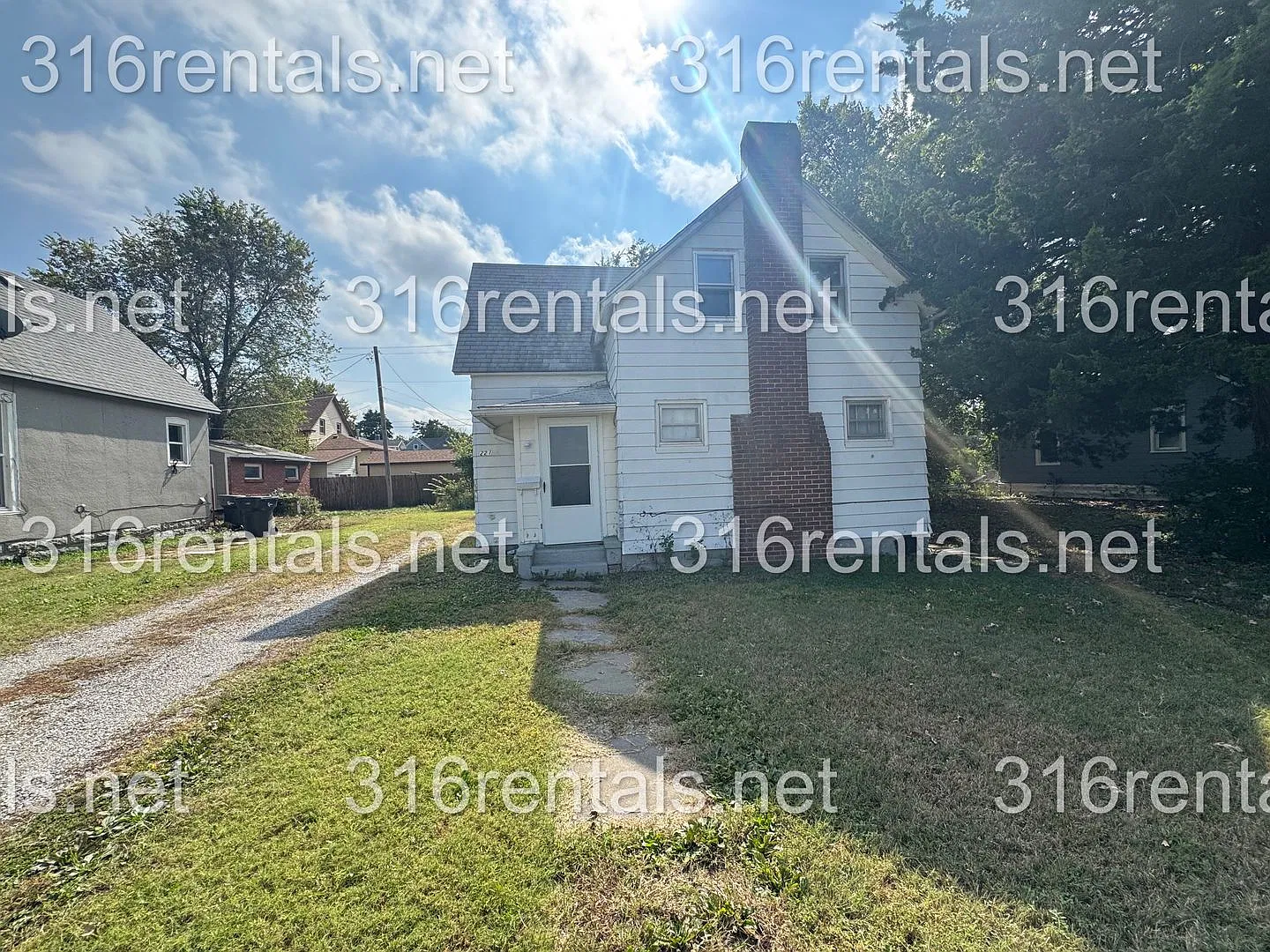 $950 - 2 bed 1 bath - Single Family Home — Photo 1