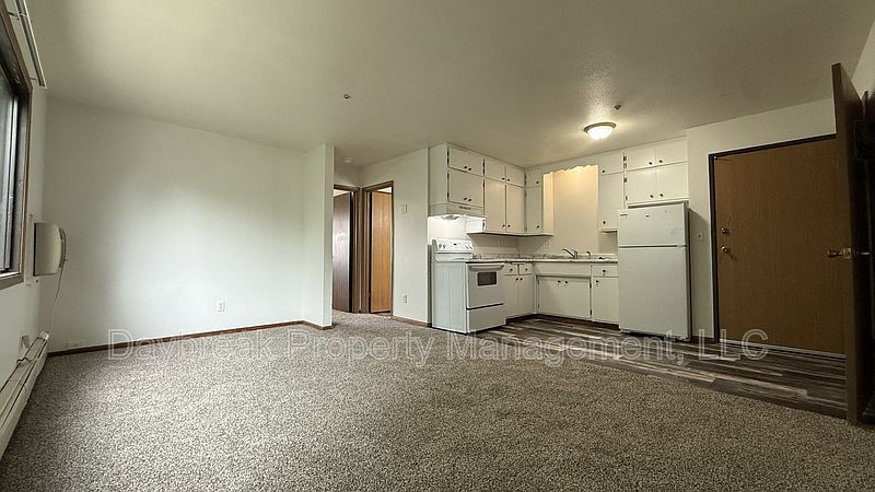 1st image of 915 7th Ave N #12