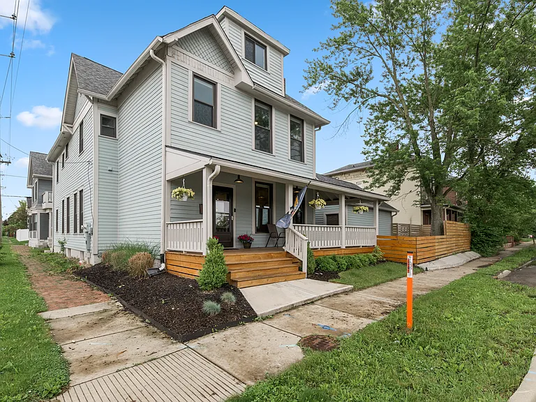 1665 N College Ave — Photo 2