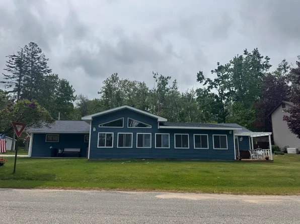 15105 Beaumont Dr, Cheboygan, MI 49721