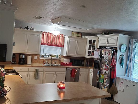 4th image of 7648 South Dr
