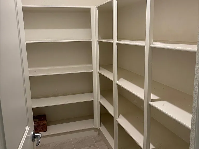 2565 E Embry Ln — Photo 19