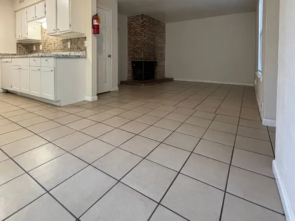 Spacious 2 Bedroom Apartment with Private Yard, 12813 & 12817 Dorado Dr SE #C, Albuquerque, NM 87123
