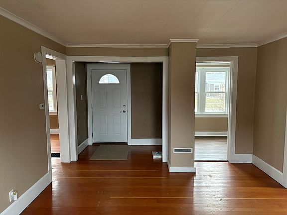 4th image of 108 N Cherry St