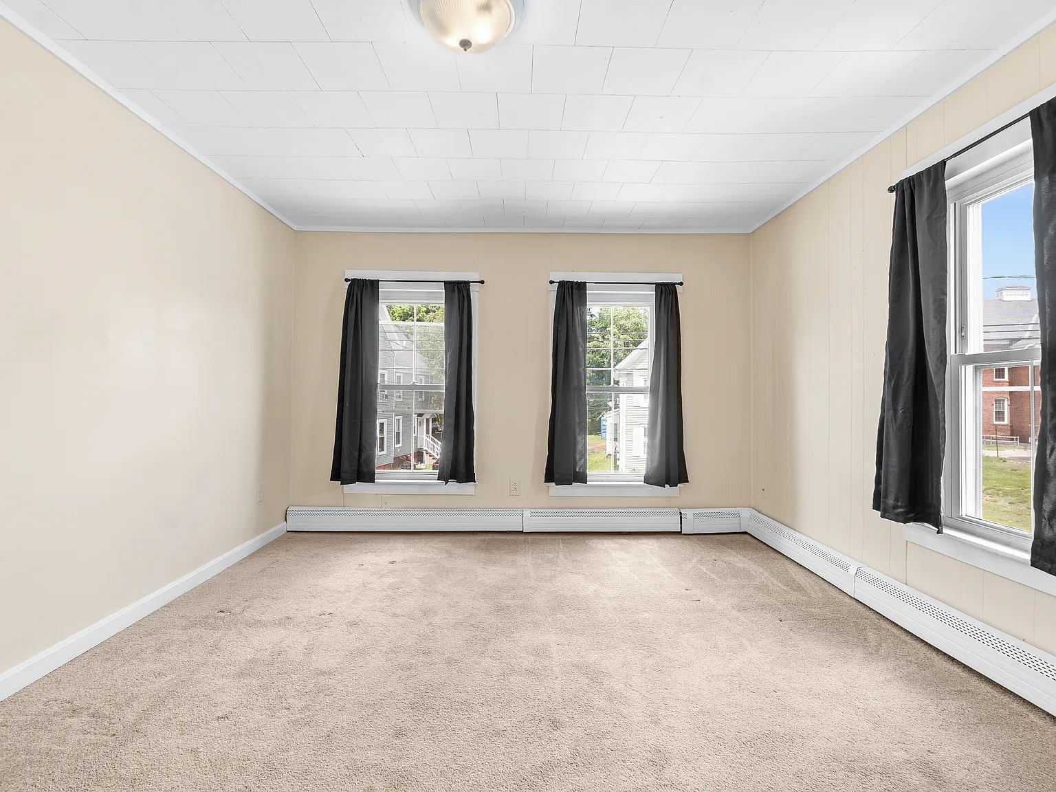 3 bed, 1100 sqft, $2,150 — Photo 4