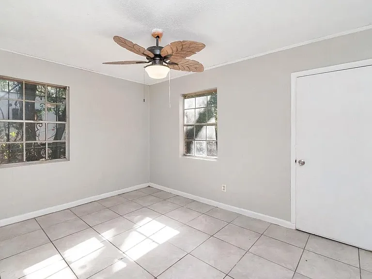 1517 Colgin St — Photo 12