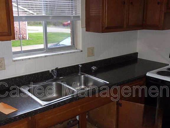 3rd image of 460 Laurel Dr