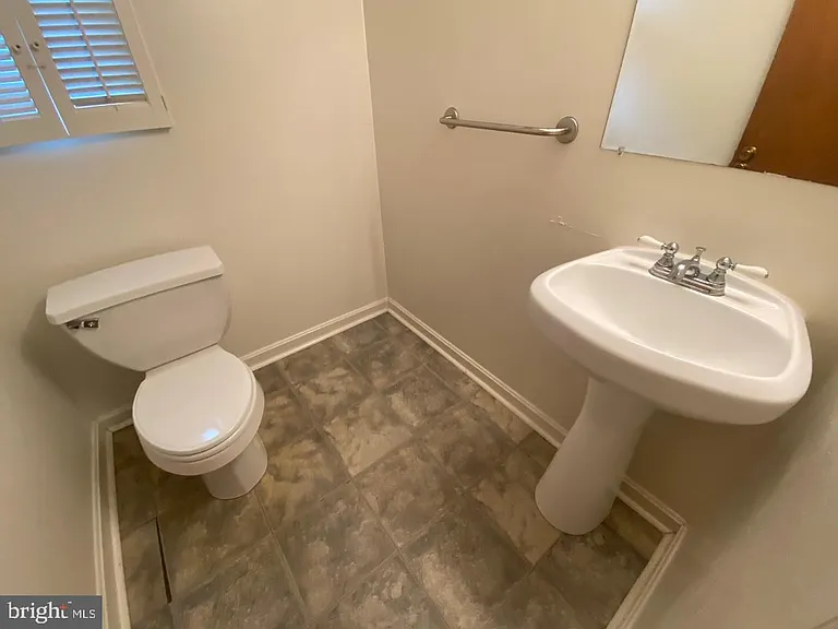 6411 E Halbert Rd — Photo 6