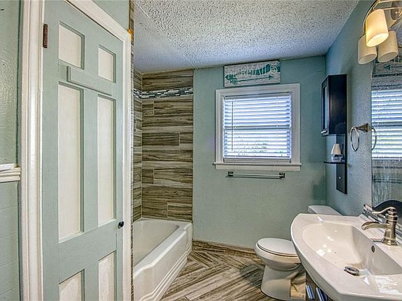 4th image of 4639 Evelyn St