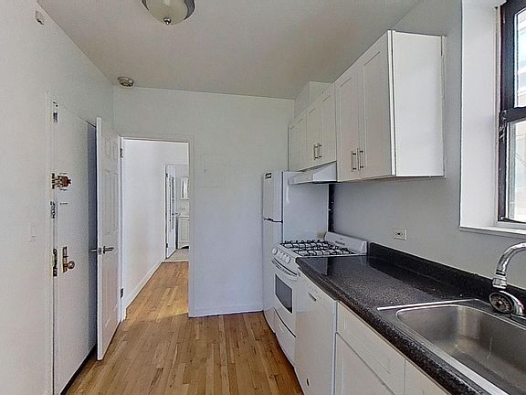 5th image of 1500 1st Ave APT 3C