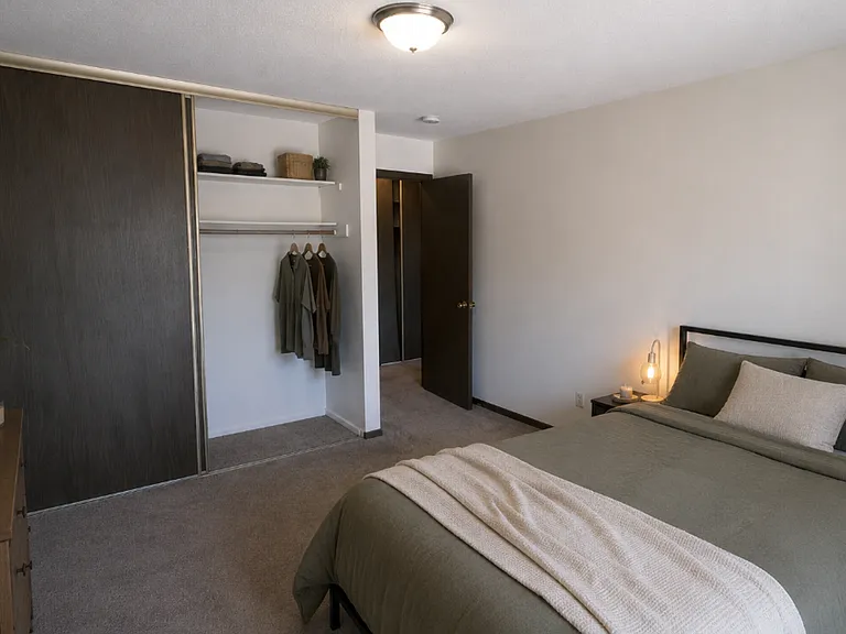 Twin Lakes Apartments — Photo 16