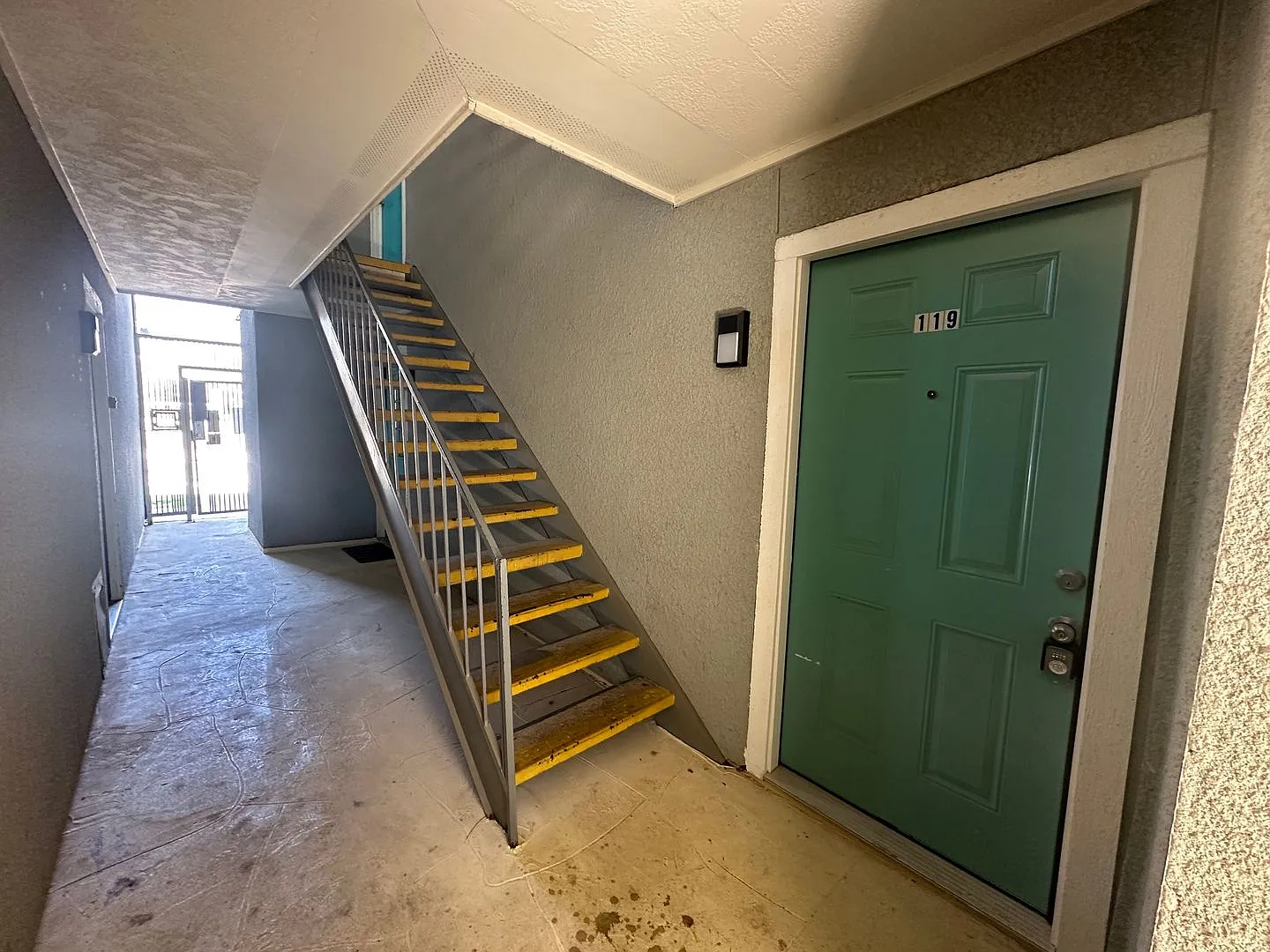 1st floor unit ready for rent! — Photo 1