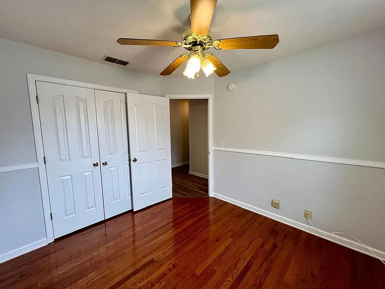 2720 Roscommon Dr — Photo 12