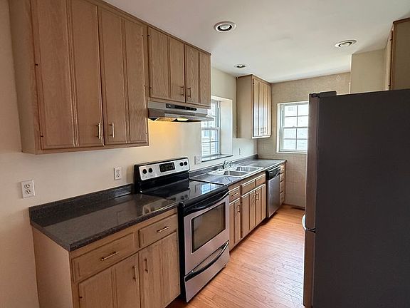 2nd image of 8661 Litzsinger Rd