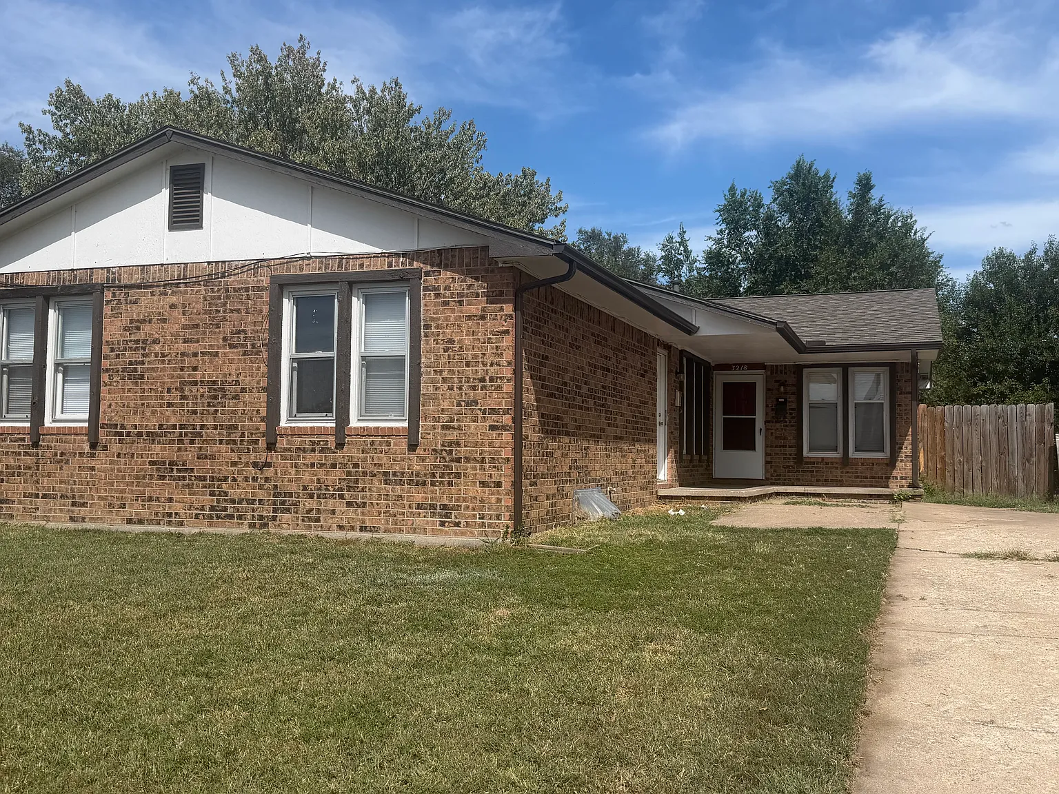 3 bed, 1415 sqft, $1,200 — Photo 2