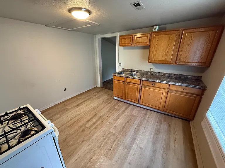 415 E Velma Ave — Photo 1