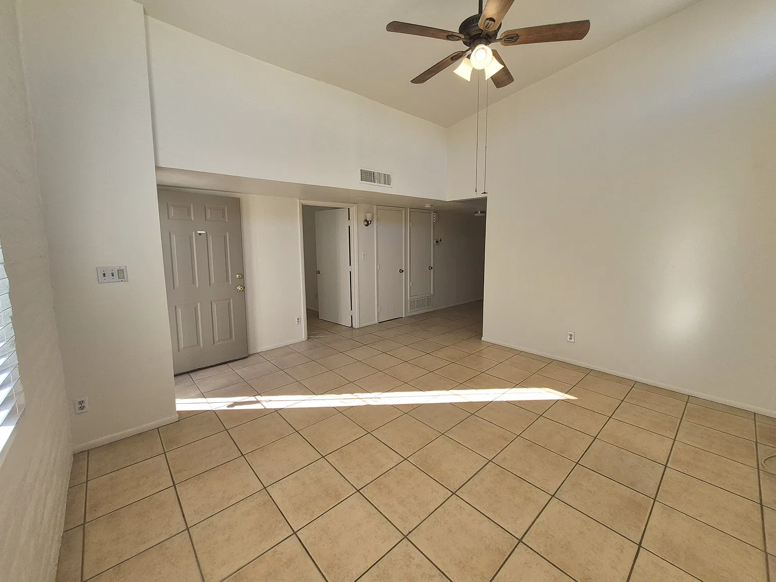 733 East Elm Street - B — Photo 3