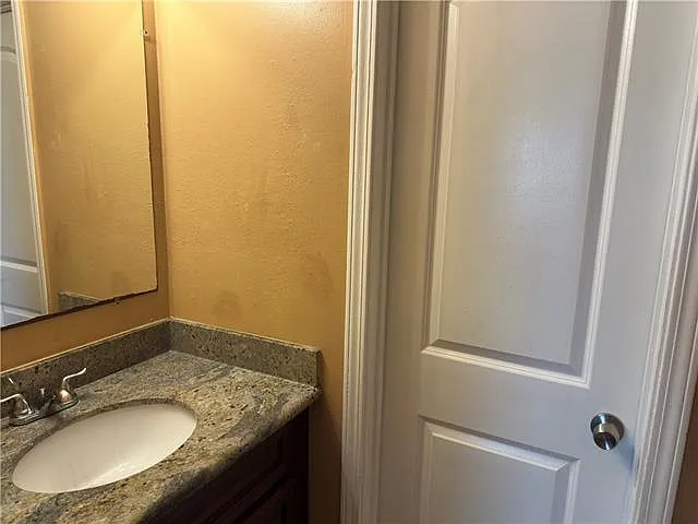 63 Carriage Ln #B — Photo 6