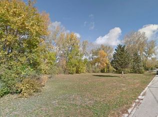 2 Fairview Ave, McHenry, IL
