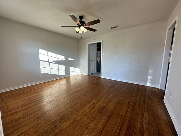 2nd image of 2320 Meadow Ln