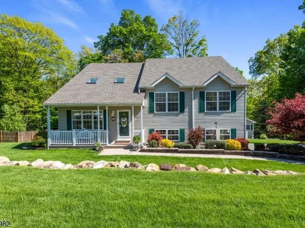 21 Towpath Ln, Stanhope Boro, NJ 07874