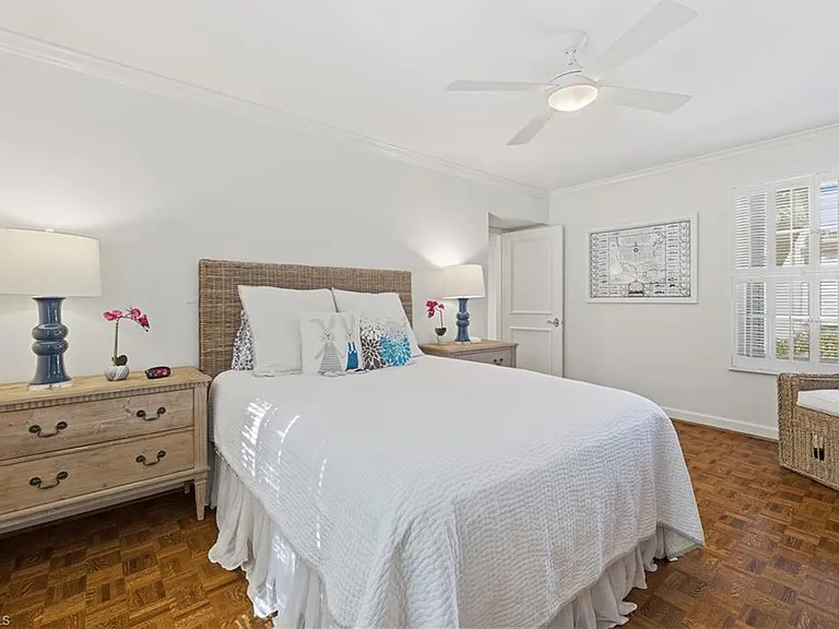 2700 Lantern Ln — Photo 8