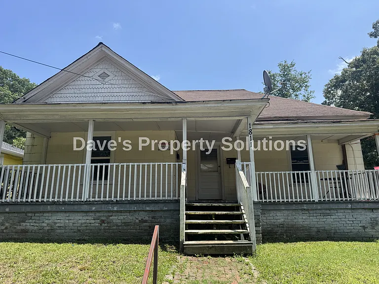 1811 Lomond St — Photo 2