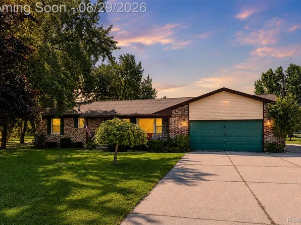 704 E Lovell Ave, Troy, MI 48085