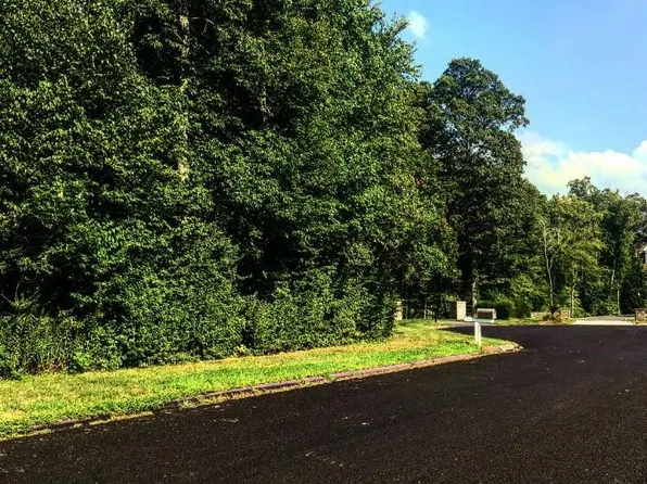 153 Britiani Rd, Southbury, CT 06488