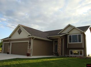 118 Hawk Ave, Eagle Lake, MN 56024