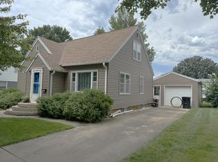 1509 Maplecrest Dr, Estherville, IA 51334