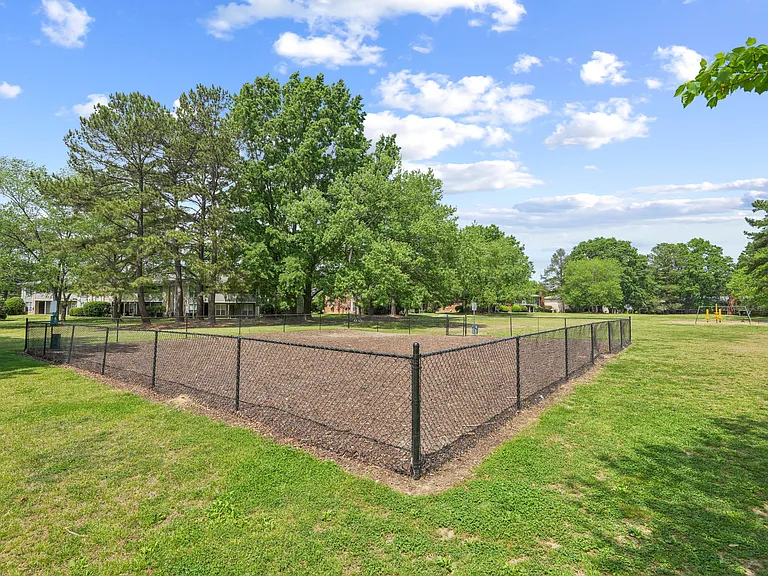 Lexington on the Green — Photo 10
