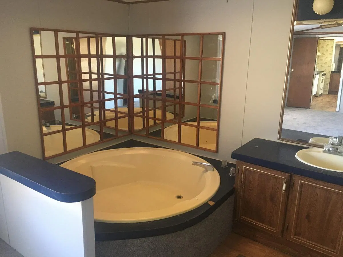 3 bed, 1064 sqft, $700 — Photo 2