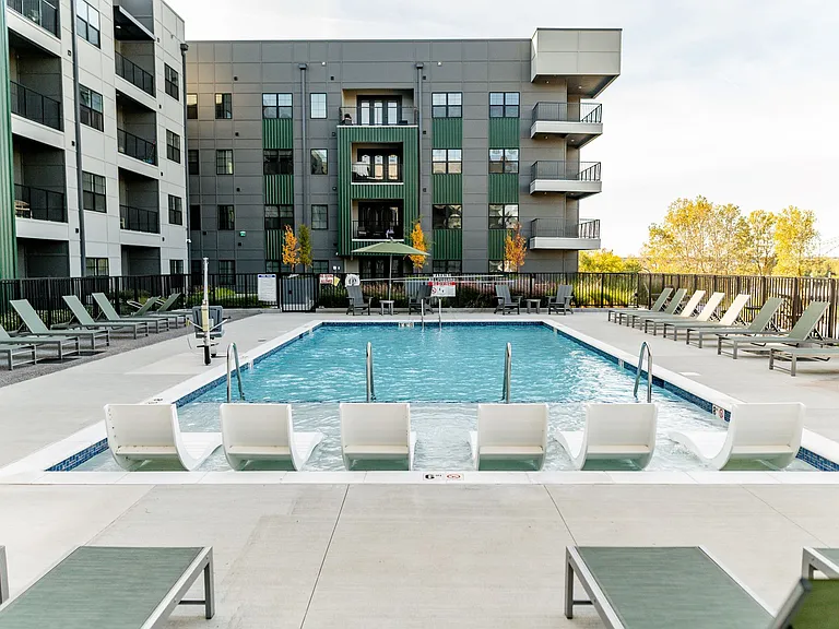 Harbor Side at Conwood Flats Apartments — Photo 14