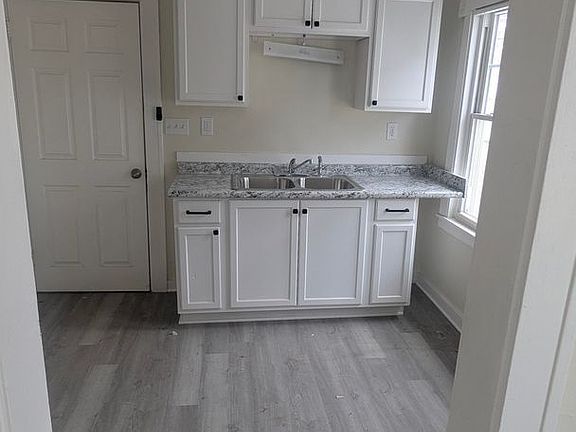 4th image of 3049 W 116th St