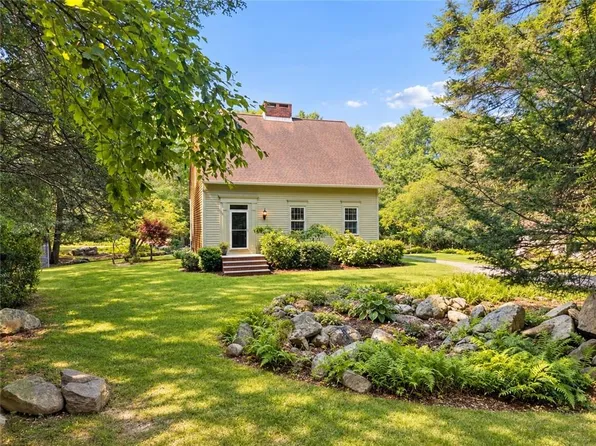 840 Lake Rd, Tiverton, RI 02878