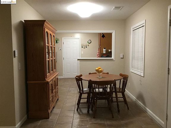 4th image of 2520 Kelley Ave
