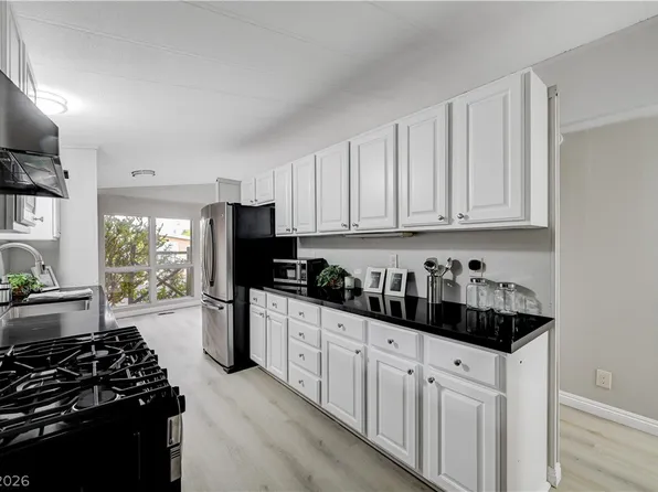 3530 Katmai Dr, Las Vegas, NV 89122