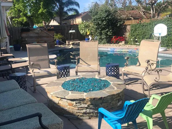 9528 Sara St, Elk Grove, CA 95624