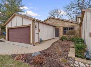 1327 Tall Oaks Ln, Wheaton, IL 60187