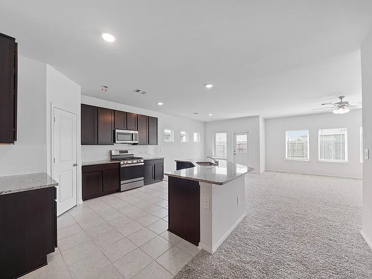 15102 Wiltshire Castle Ln — Photo 3
